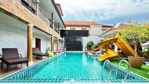 Luxury 5 BR Thaibali Villa Near Walking Street