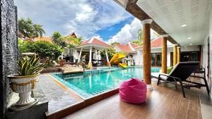 Luxury 5 BR Thaibali Villa Near Walking Street