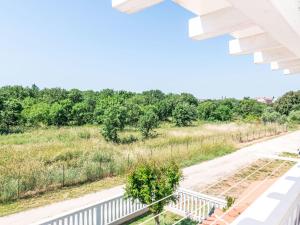 Apartment Tena Orange mit Parkplatz- Terrasse und BBQ by Interhome