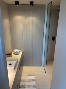 Carry Luxury Retreat Sea & Port View Room