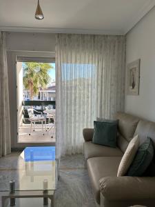 Lorcrimar III Apartment with Sea Views, Pool, Paddle Courts and Parking