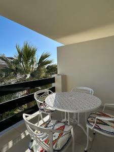 Lorcrimar III Apartment with Sea Views, Pool, Paddle Courts and Parking