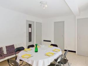 Apartment Les Hirondelles by Interhome