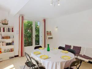 Apartment Les Hirondelles by Interhome