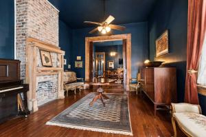 Historic Villa Steps from French Quarter