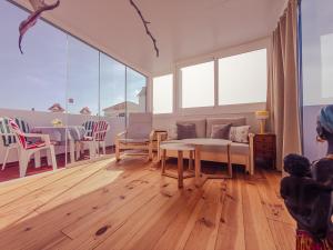 Marino Home - 2BR Retreat w Patio & Swimming pool