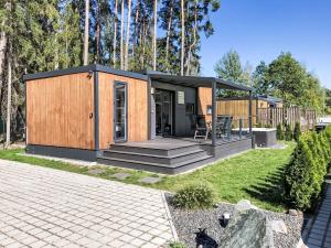 Holiday Home in Wackersdorf mit Whirlpool- Terrasse und Grill by Interhome