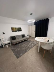 Babilon House by Fernandez