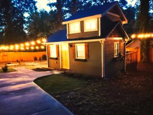 Private Atlanta Tiny House with Mini Golf