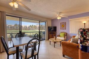 Charming Golf-view Condo with Pool, Hot Tub, Terrace & WiFi