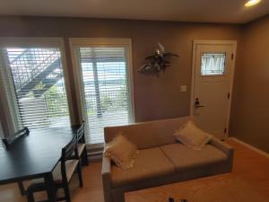 Ocean View Self-Contained Studio Suite, Near Ferry in Quiet Forested Area