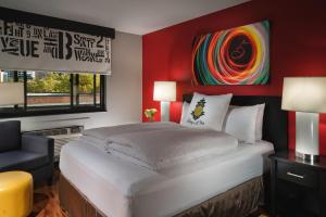 Deluxe Queen Room room in Staypineapple Hotel FIVE Downtown Seattle