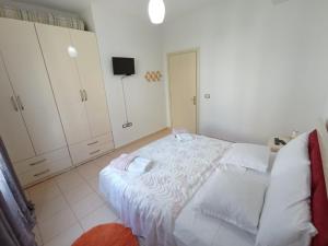 2 Bedrooms Apartment QERRET