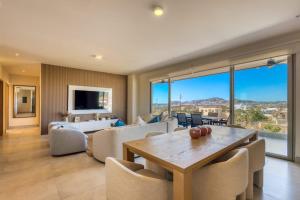 Bright Coastal Condo with Ocean-view Balcony, Gym, Pools, BBQ & kid’s park