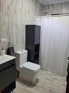 Cabaña rodeada de montañas y tranquilidad