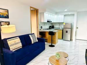 Apto top con AC, balcón y buena ubicación