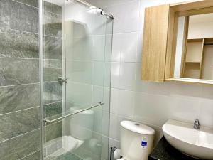Apto top con AC, balcón y buena ubicación