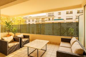 Apartment Terrace and Parking Paris 16