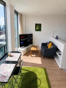 Stylish City View Apartment At Rotunda 2