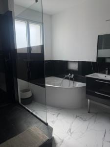 Maison de ville chaleureuse avec billard sur Tours