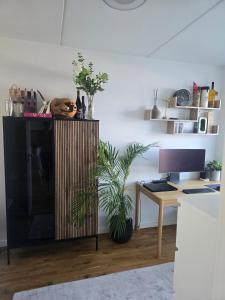 Modern apartment with unique sea view beside metro