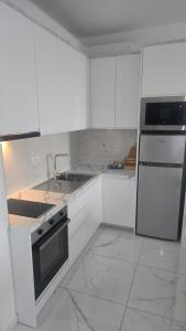Eddys Luxury Suites - Ilyonis
