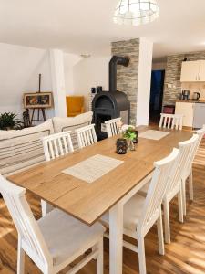 Forest House near Klínovec with 5 Independent Apartments