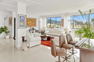 3BR Sky Oasis Penthouse with City Views Parking Country Club Zone