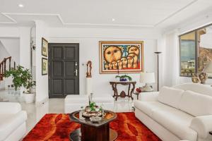 3BR Sky Oasis Penthouse with City Views Parking Country Club Zone