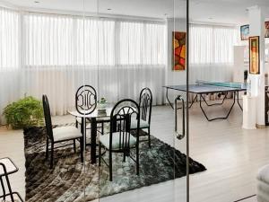 3BR Sky Oasis Penthouse with City Views Parking Country Club Zone