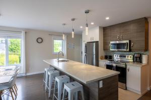 EdenCat Condo - Mountain View