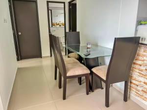 Comodo Apto de 3 Hab - Piscina y Balcón Privado