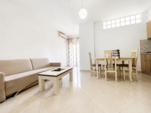 Arons Apartment 37
