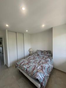 Bright 2 bedroom apartment Private parking 5 minutes from Valence