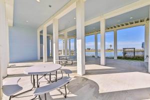Treasure Island Beach Getaway-Ocean & Island Vibes