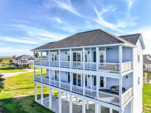 Treasure Island Beach Getaway-Ocean & Island Vibes