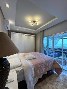 oceanfront penthouse 4 bedrooms 2 suites, 2 parking spaces
