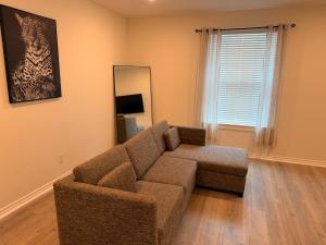 Luxury 1BR Haven with Modern Finishes
