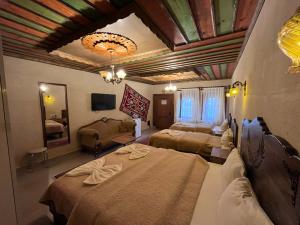 Falcon Cave Suites