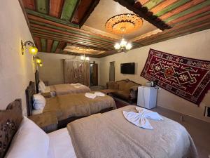 Falcon Cave Suites