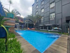 Beverly Hills: Hotel and Business