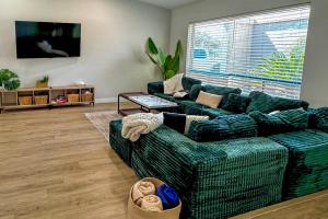 Spacious Phoenix Oasis w Pool & Game Room