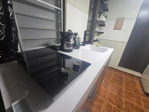 Ashford Avenue Studio - walk to Beach & Nightlife