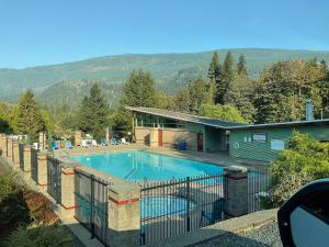 Family Retreat - Pool, Hot tub & Lake Access