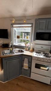 Family Retreat - Pool, Hot tub & Lake Access