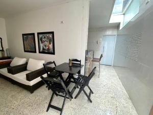 CASA incrível com 3 suítes, jardim e perto da Praia