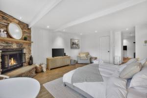 Lake & Mountain ViewsBrick FireplaceFree Shuttle