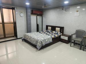 Lovely spacious Big Room in Dongri Mumbai 9