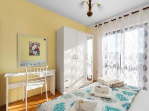 Apartment in ibenik-Brodarica with balcony