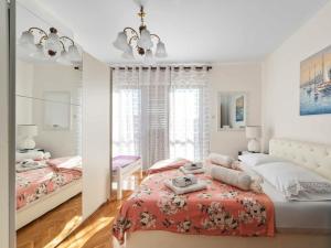 Apartment in ibenik-Brodarica with balcony